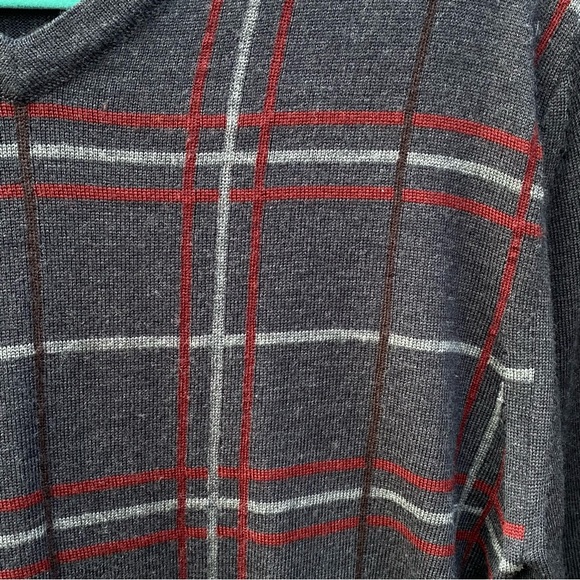 Banana Republic Extra Fine 100% Merino Wool Window Pane Men’s V Neck Sweater - Picture 7 of 7